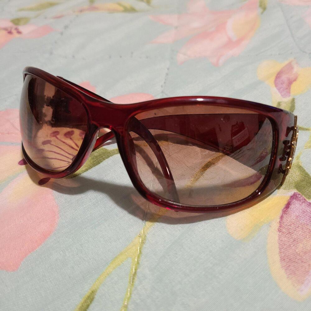 Vintage Glam Glam Red Fashion-Forward Sunglasses